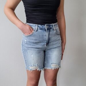 HIGH RISE MID THIGH LIGHT WASH RISEN SHORTS